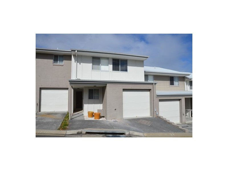 B/2 Toohey Street, Pacific Pines QLD 4211
