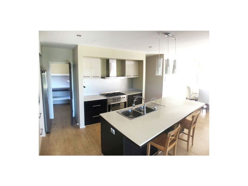 27 Taylor Place, Mackenzie QLD 4156