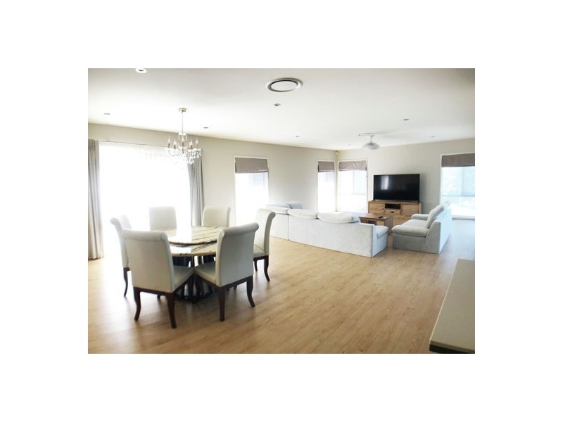 27 Taylor Place, Mackenzie QLD 4156