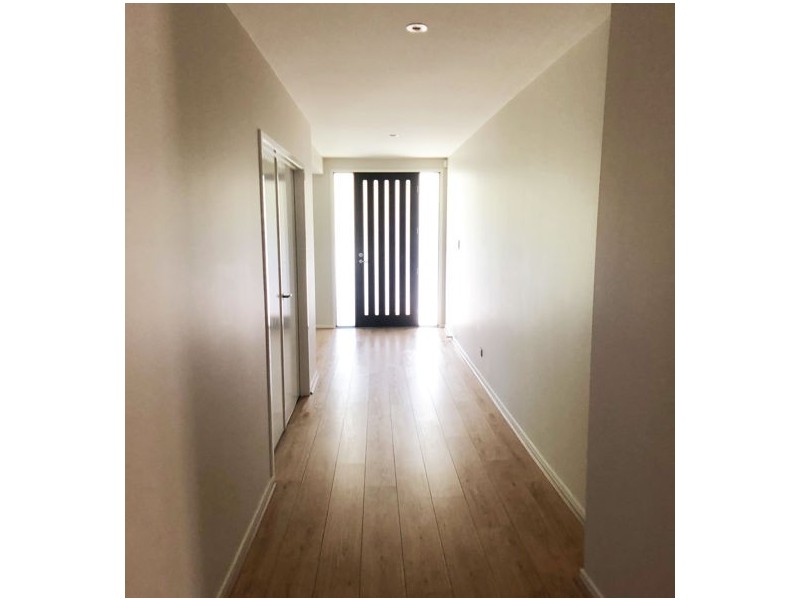 27 Taylor Place, Mackenzie QLD 4156