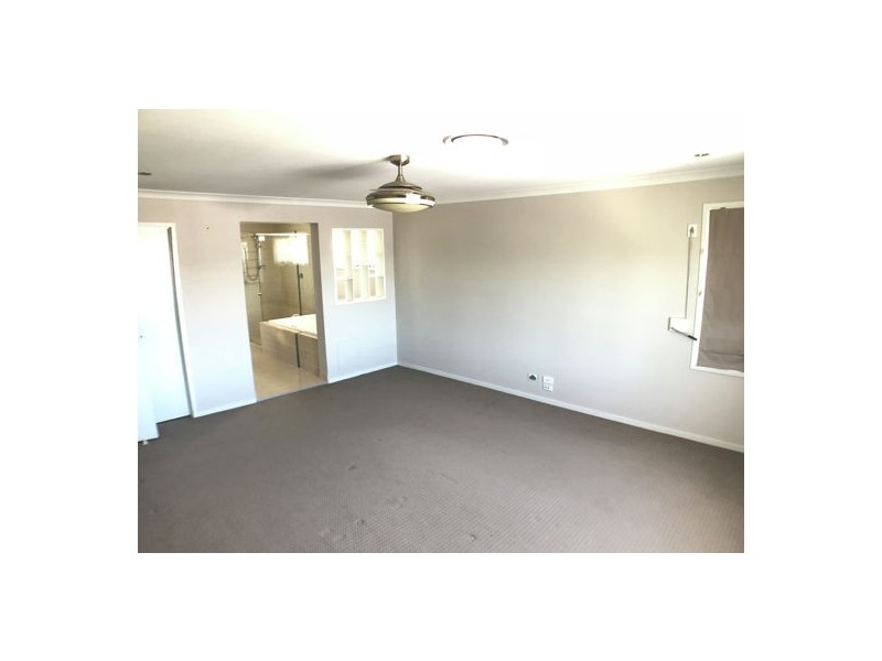 27 Taylor Place, Mackenzie QLD 4156