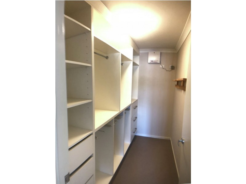 27 Taylor Place, Mackenzie QLD 4156