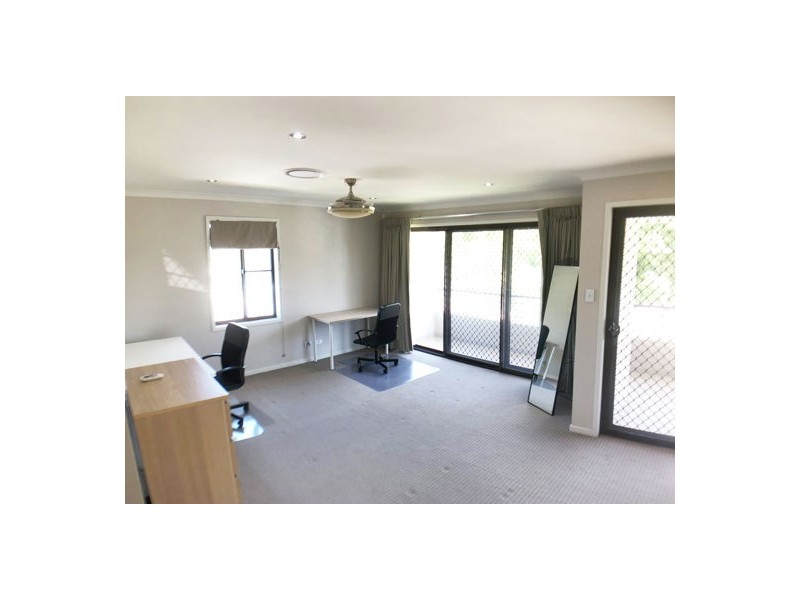 27 Taylor Place, Mackenzie QLD 4156