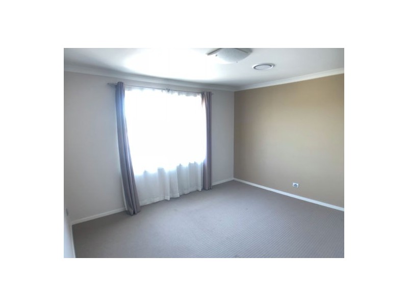 27 Taylor Place, Mackenzie QLD 4156