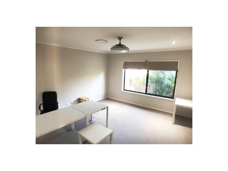 27 Taylor Place, Mackenzie QLD 4156