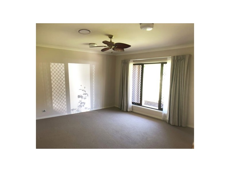 27 Taylor Place, Mackenzie QLD 4156