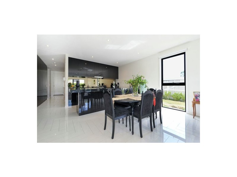 39 Theatre Drive, Benowa QLD 4217