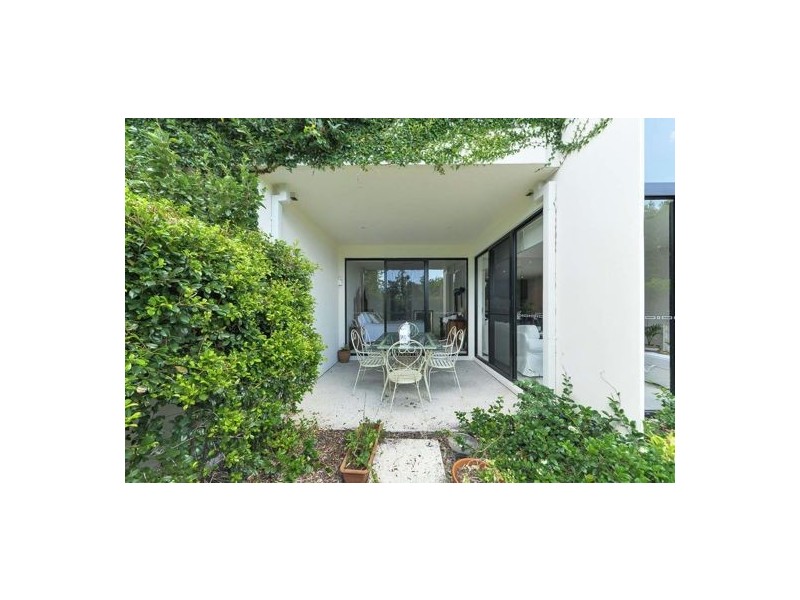 39 Theatre Drive, Benowa QLD 4217