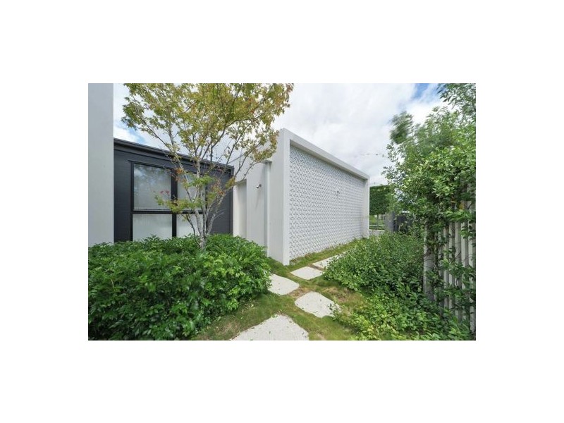 39 Theatre Drive, Benowa QLD 4217