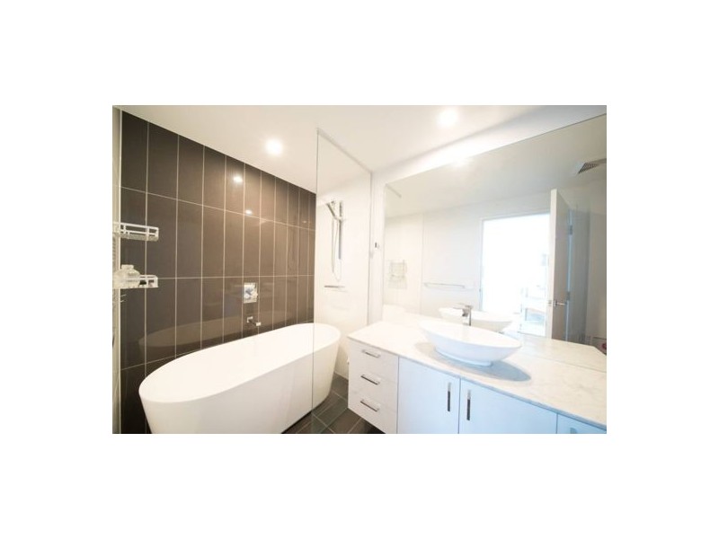 21006 / 5 Harbourside court, Biggera Waters QLD 4216