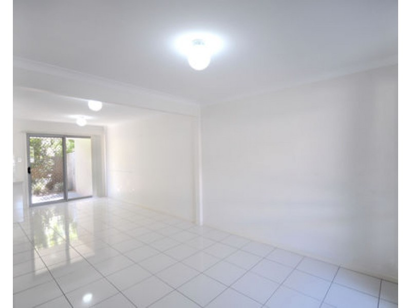 8/15 James Edward Street, Richlands QLD 4077