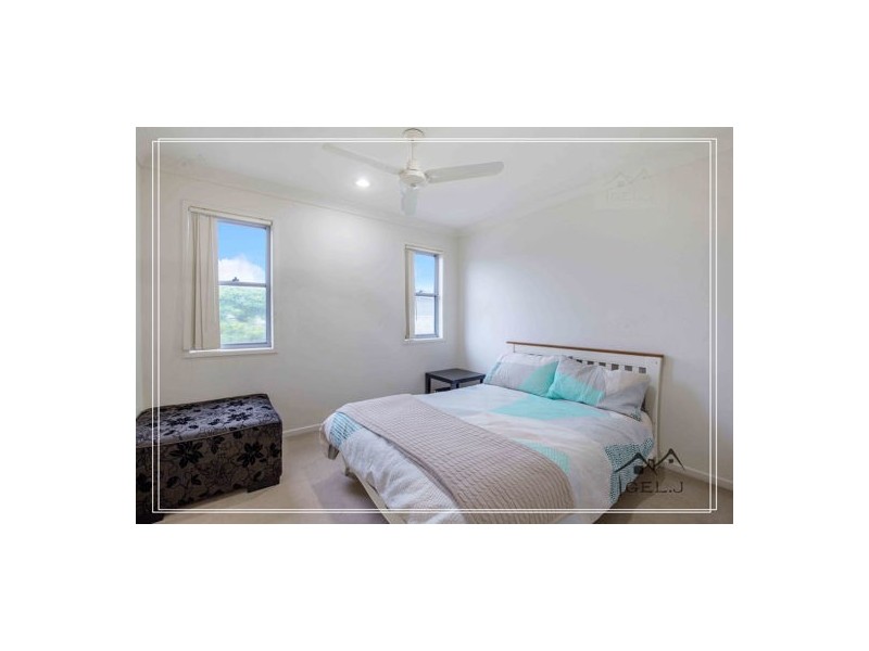 2/1 Belongil Street, Pacific Pines QLD 4211