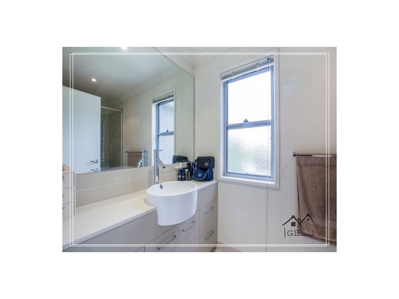 2/1 Belongil Street, Pacific Pines QLD 4211