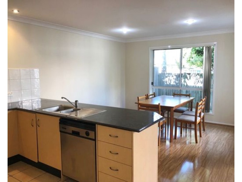 4/38 Robert Street, Labrador QLD 4215