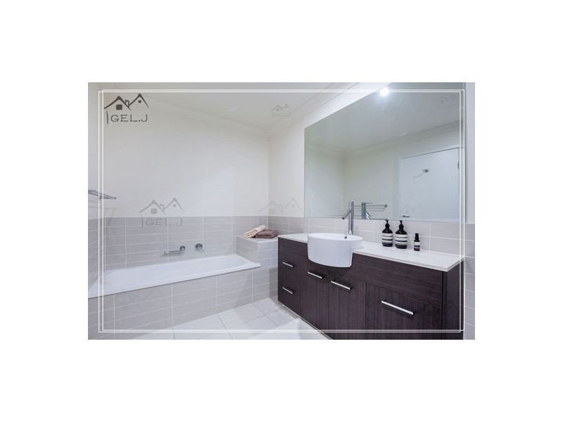 4/1 Belongil Street, Pacific Pines QLD 4211
