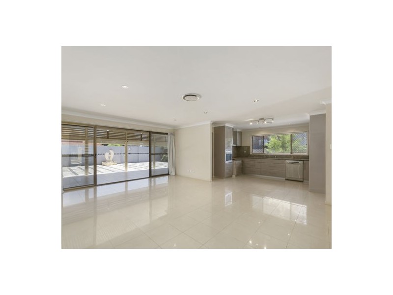 25 Estoril Street, Robertson QLD 4109