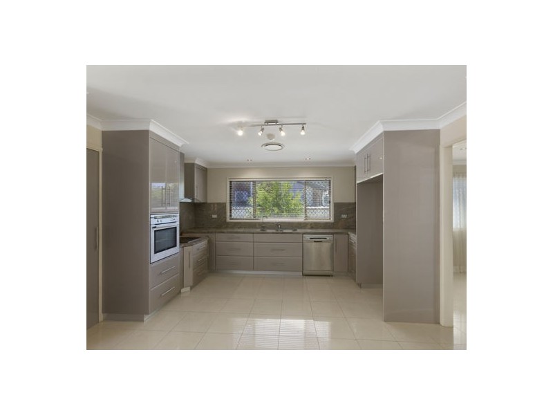 25 Estoril Street, Robertson QLD 4109