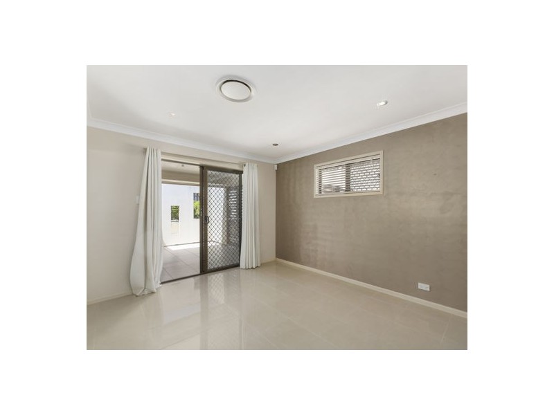 25 Estoril Street, Robertson QLD 4109