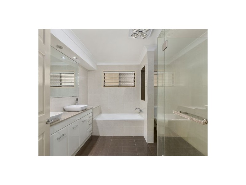 25 Estoril Street, Robertson QLD 4109