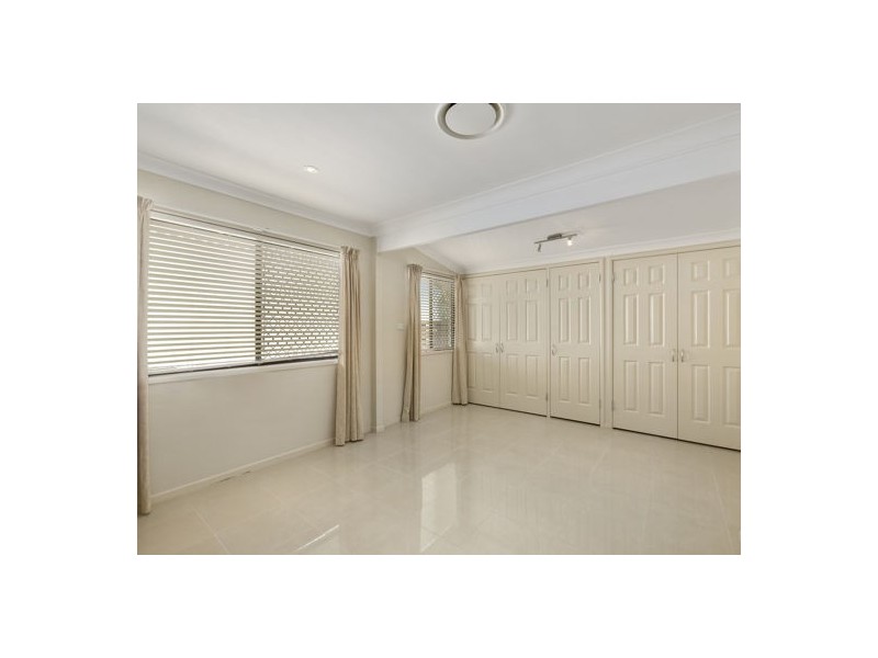 25 Estoril Street, Robertson QLD 4109