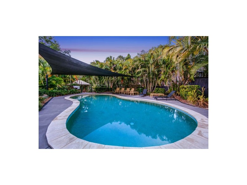25 Hogan Place, Seventeen Mile Rocks QLD 4073