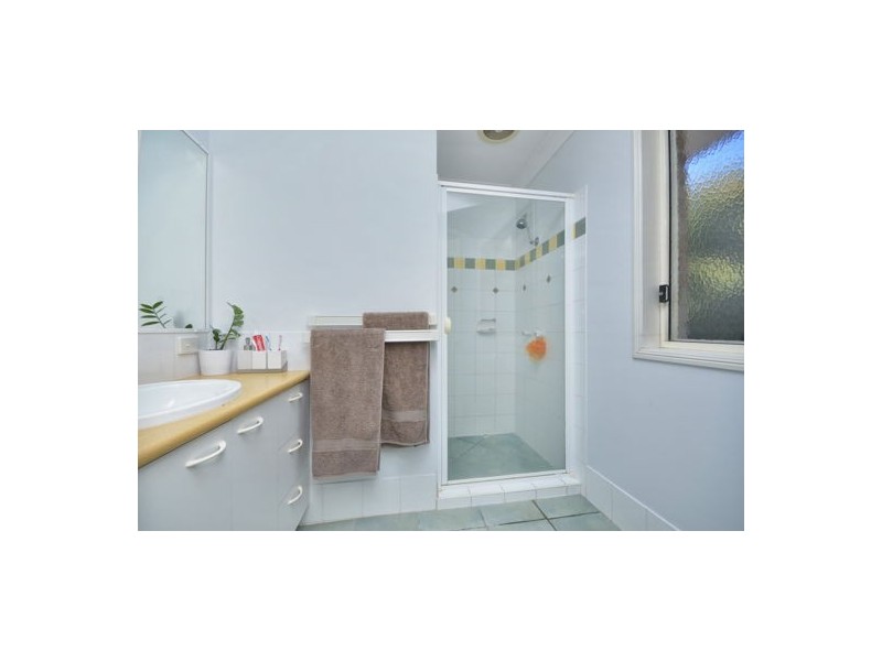 25 Hogan Place, Seventeen Mile Rocks QLD 4073