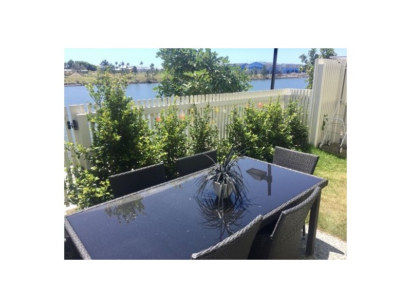 18/126 Marina Quays, Hope Island QLD 4212