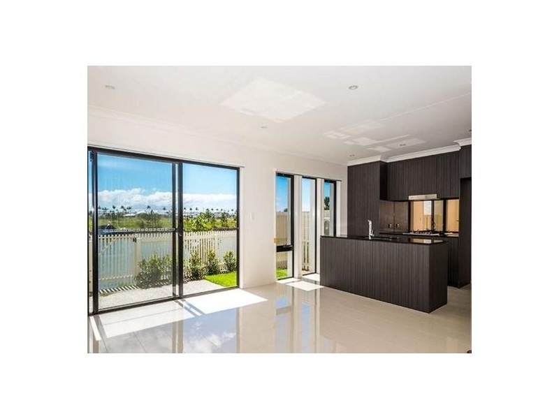 18/126 Marina Quays, Hope Island QLD 4212