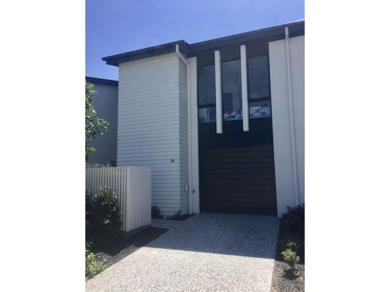 18/126 Marina Quays, Hope Island QLD 4212