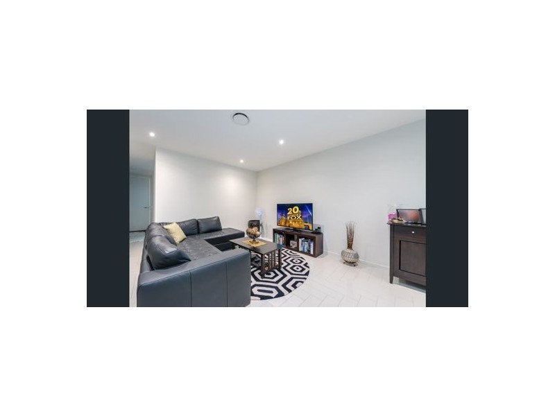 33 Theatre Drive, Benowa QLD 4217