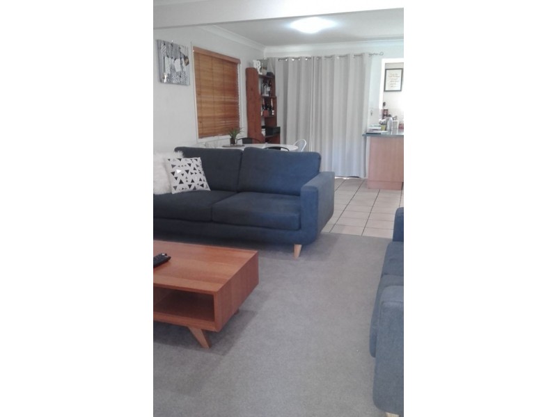 25 Hogan Place, Seventeen Mile Rocks QLD 4073