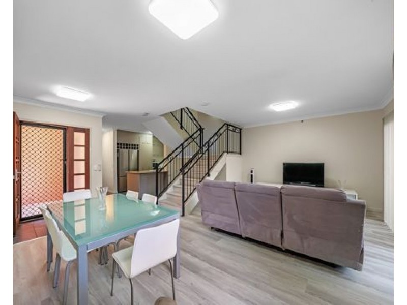 10/2 Geraldton Drive, Varsity Lakes QLD 4227