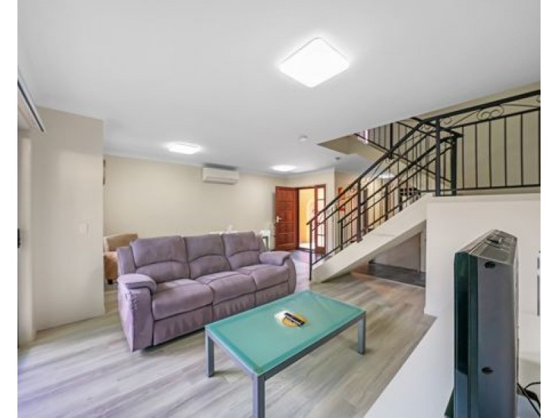 10/2 Geraldton Drive, Varsity Lakes QLD 4227