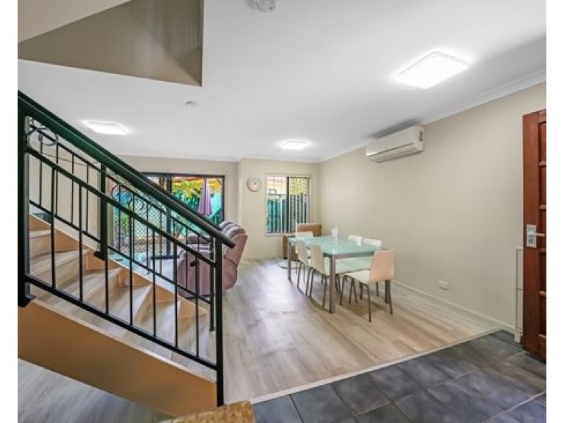 10/2 Geraldton Drive, Varsity Lakes QLD 4227