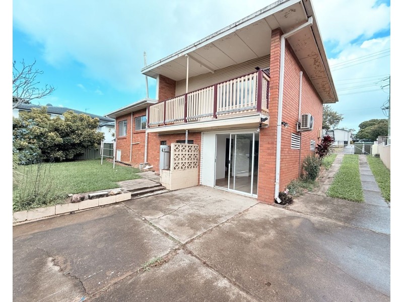 17 Nakina Street, Southport QLD 4215