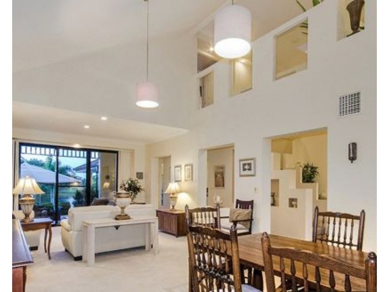 10 Staysail Crescent, Clear Island Waters QLD 4226