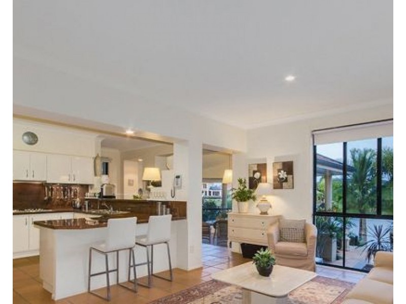 10 Staysail Crescent, Clear Island Waters QLD 4226