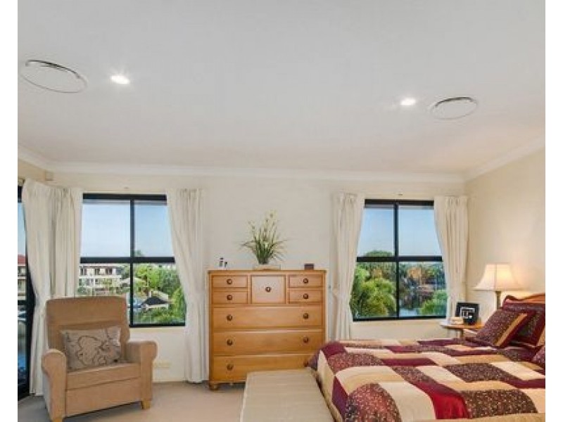 10 Staysail Crescent, Clear Island Waters QLD 4226