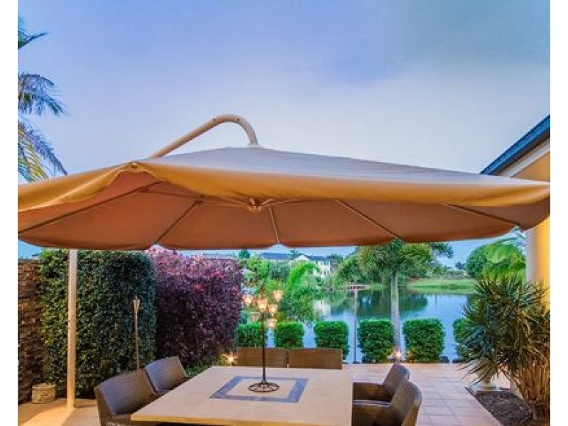 10 Staysail Crescent, Clear Island Waters QLD 4226