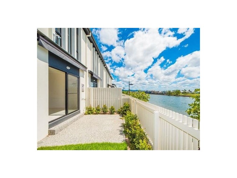 18 126 Marina Quays, Hope Island QLD 4212