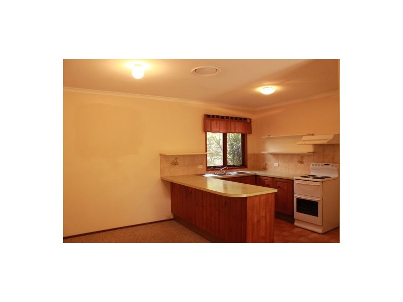 18 woodlands dr, Stapylton QLD 4207