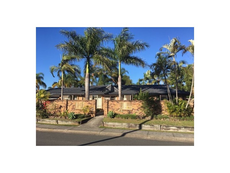 4 Cumberland Drive, Varsity Lakes QLD 4227