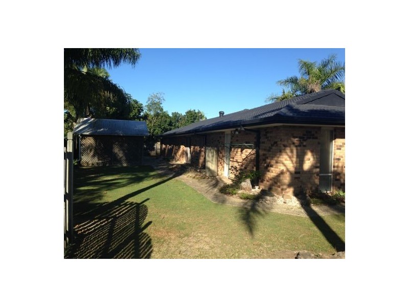 4 Cumberland Drive, Varsity Lakes QLD 4227