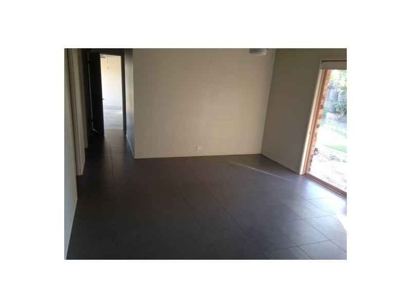 4 Cumberland Drive, Varsity Lakes QLD 4227