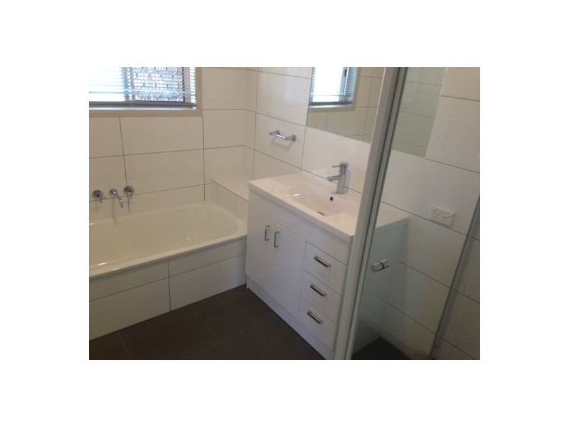 4 Cumberland Drive, Varsity Lakes QLD 4227