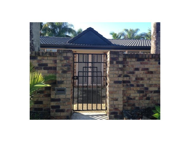 4 Cumberland Drive, Varsity Lakes QLD 4227