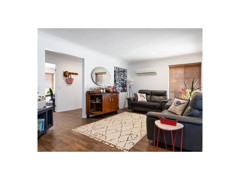 27 Grandview Place, Carindale QLD 4152