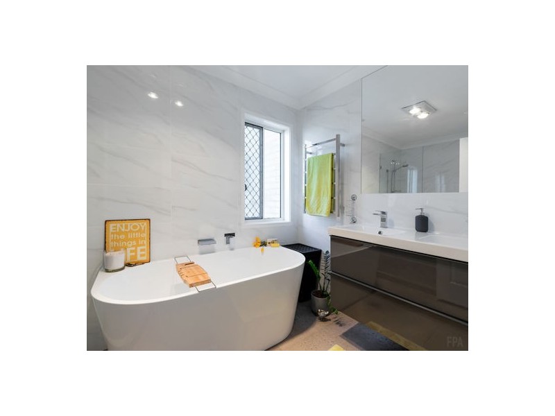 27 Grandview Place, Carindale QLD 4152