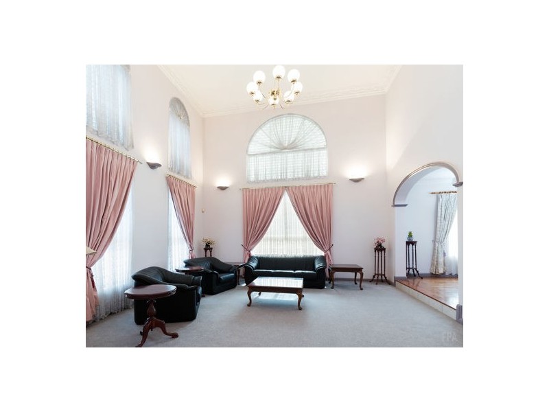 5 Trafalgar Place, Carindale QLD 4152