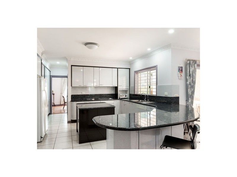 5 Trafalgar Place, Carindale QLD 4152